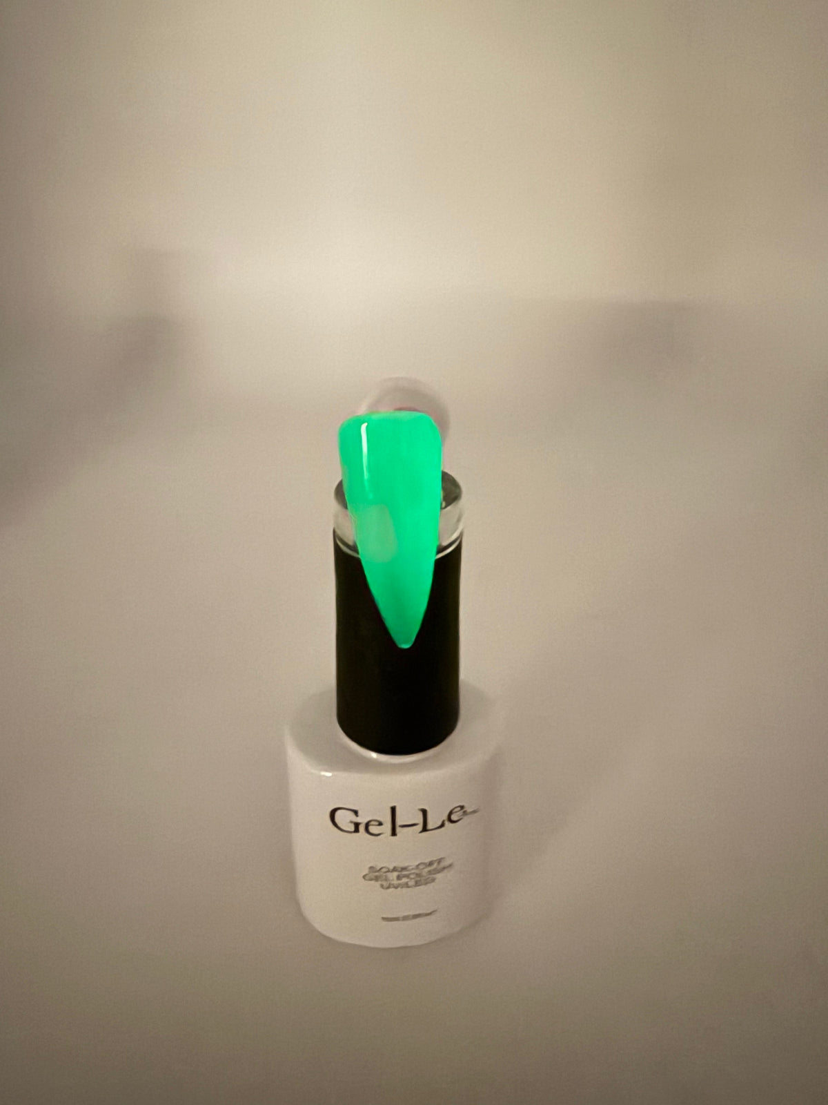 Gel-Le - Glow In The Dark Gel - GL04 Hyper Green Queen Nails & Beauty Supplies