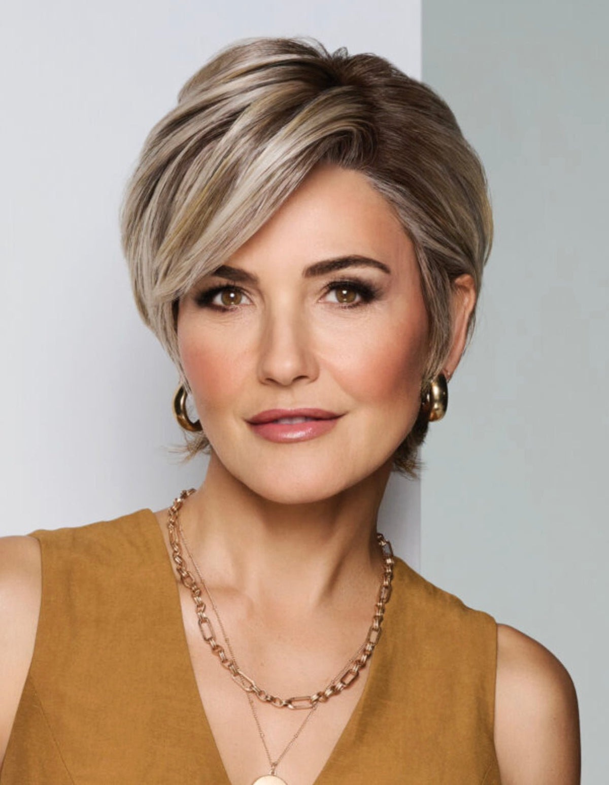 Raquel Welch Sheer Luxury Collection Posh Premier Short Boycut Wig, Luxlite Cap, Average, RL14/22 Pale Gold Wheat VIP Extensions