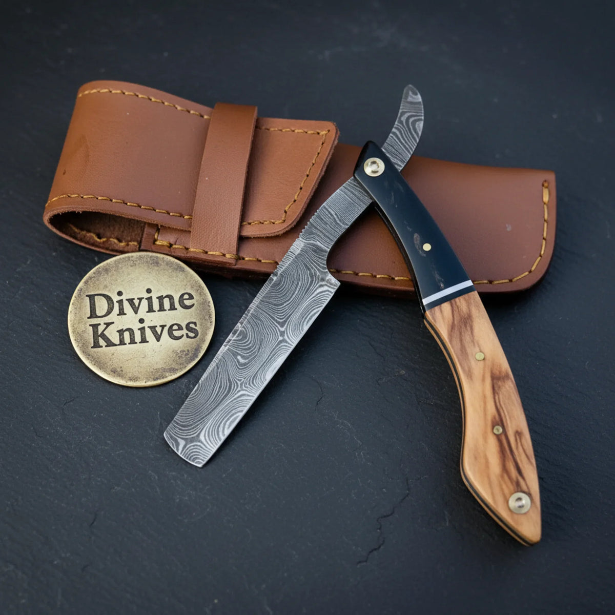 Damascus Straight Razor with Bone & Horn Handle – Handcrafted Cut-Throat Razor & Classic Gift Divine Knives