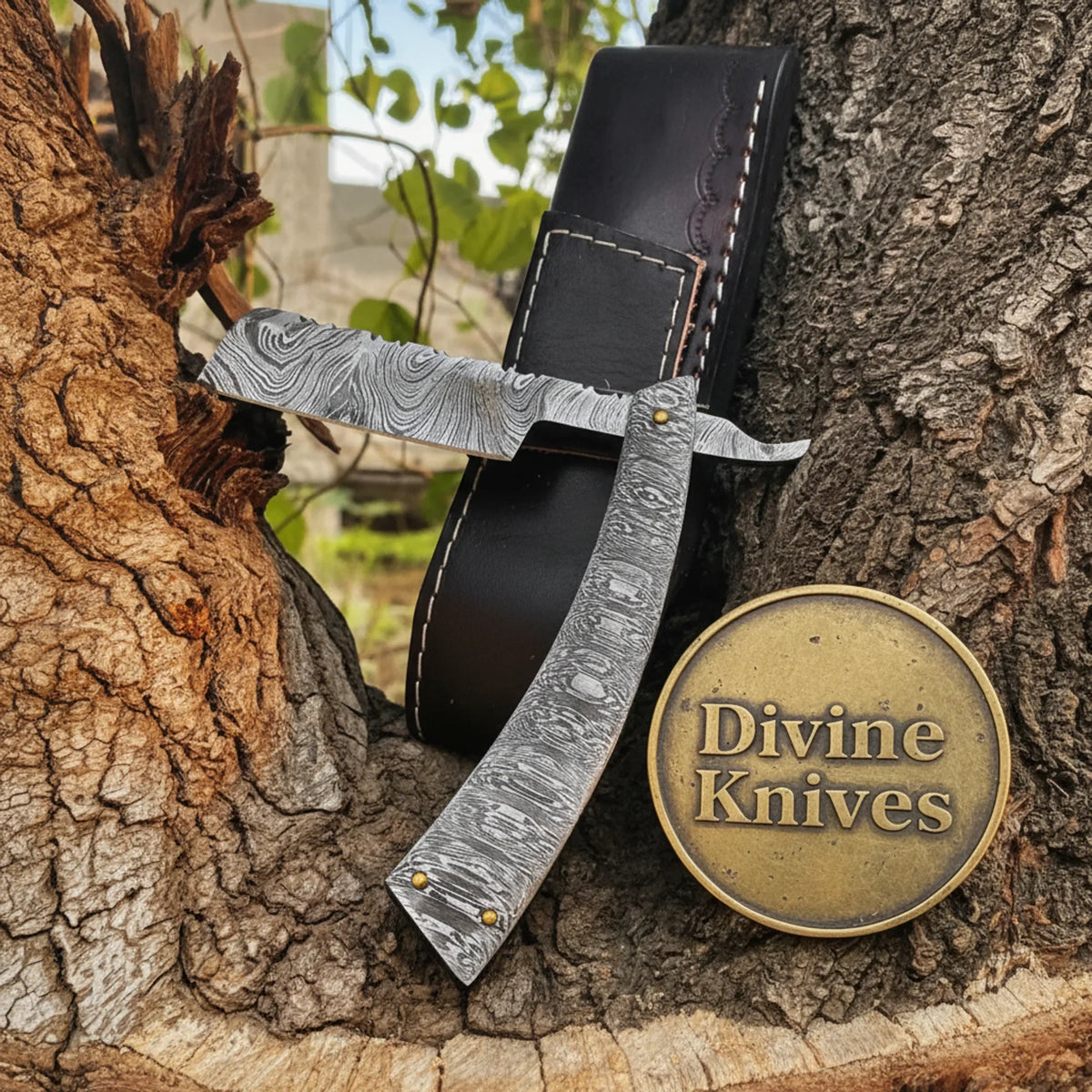 Damascus Straight Razor with Leather Pouch – Handcrafted All-Steel Cut-Throat Razor, Ready to Gift Divine Knives