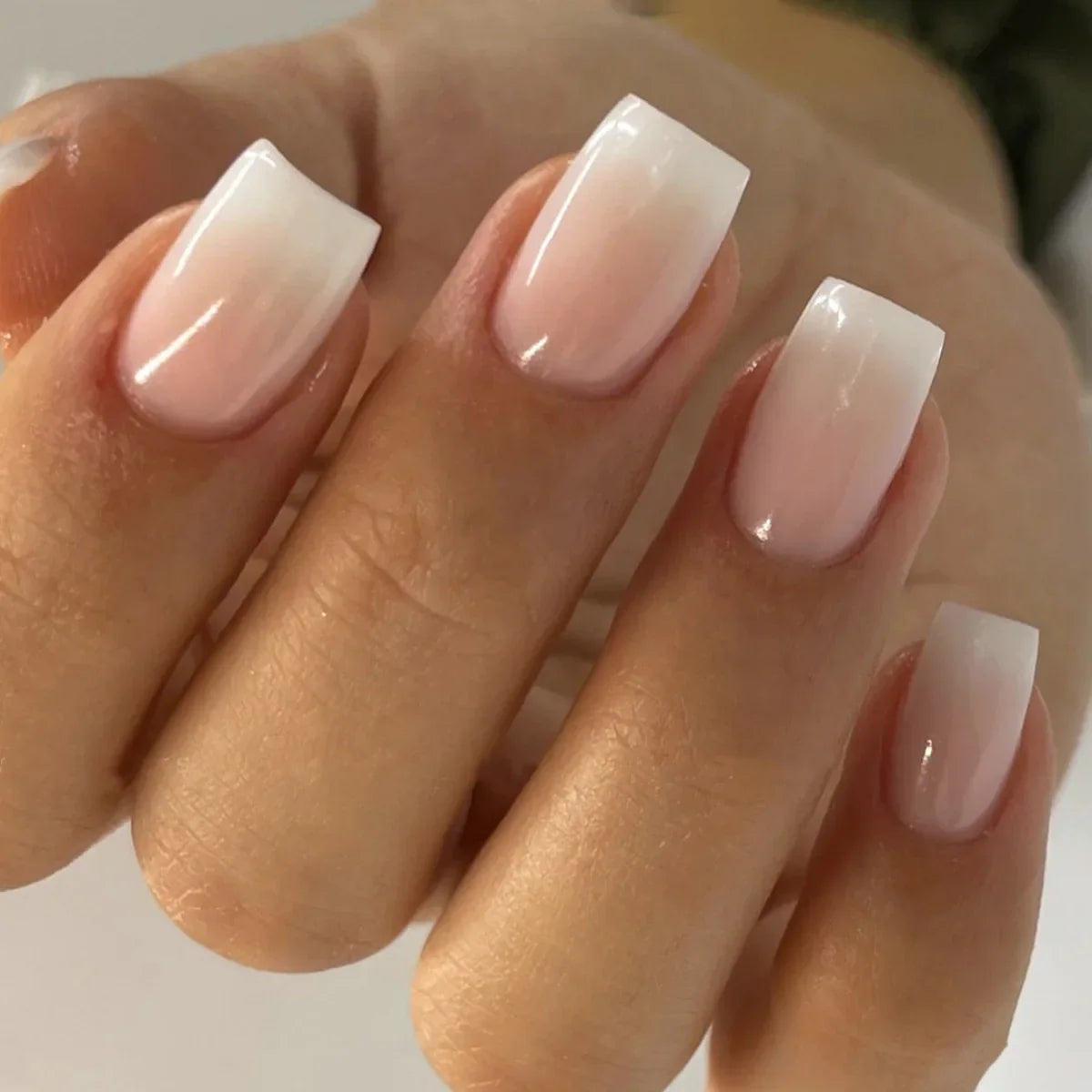 24Pcs Oval Short Pink Press on Nails Simple Ombre Spring False Nail for Sweet Sassy Cool Women&Girl Removable Wearable Nail Art Blushimmer