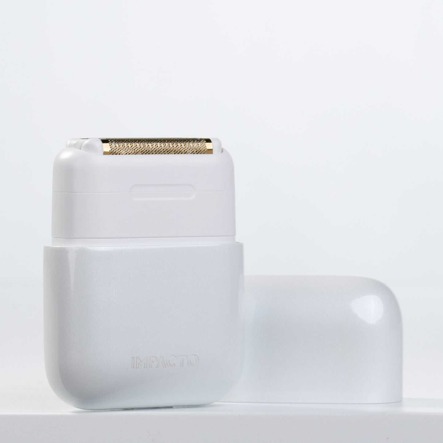Impacto Micro Wet-Dry Shaver (White) Cocco Hair Professional