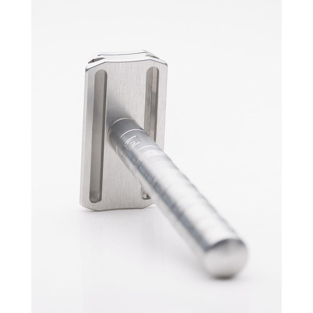 Henson Shaving [AL13-V2] Medium Safety Razor Pasteur Pharmacy