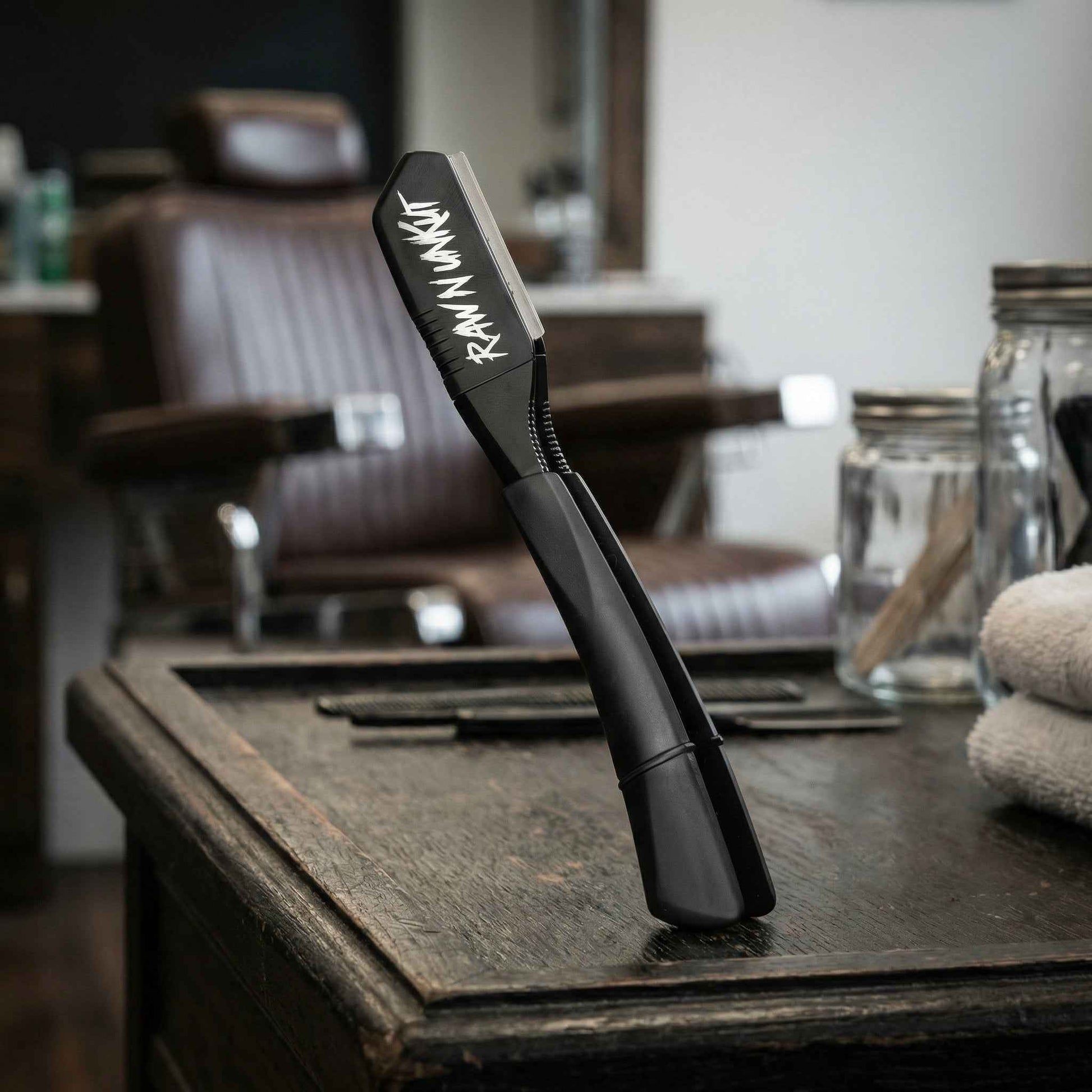 Raw N Unkut Razor Holder with 100-Blade Combo Pack RAW N UNKUT