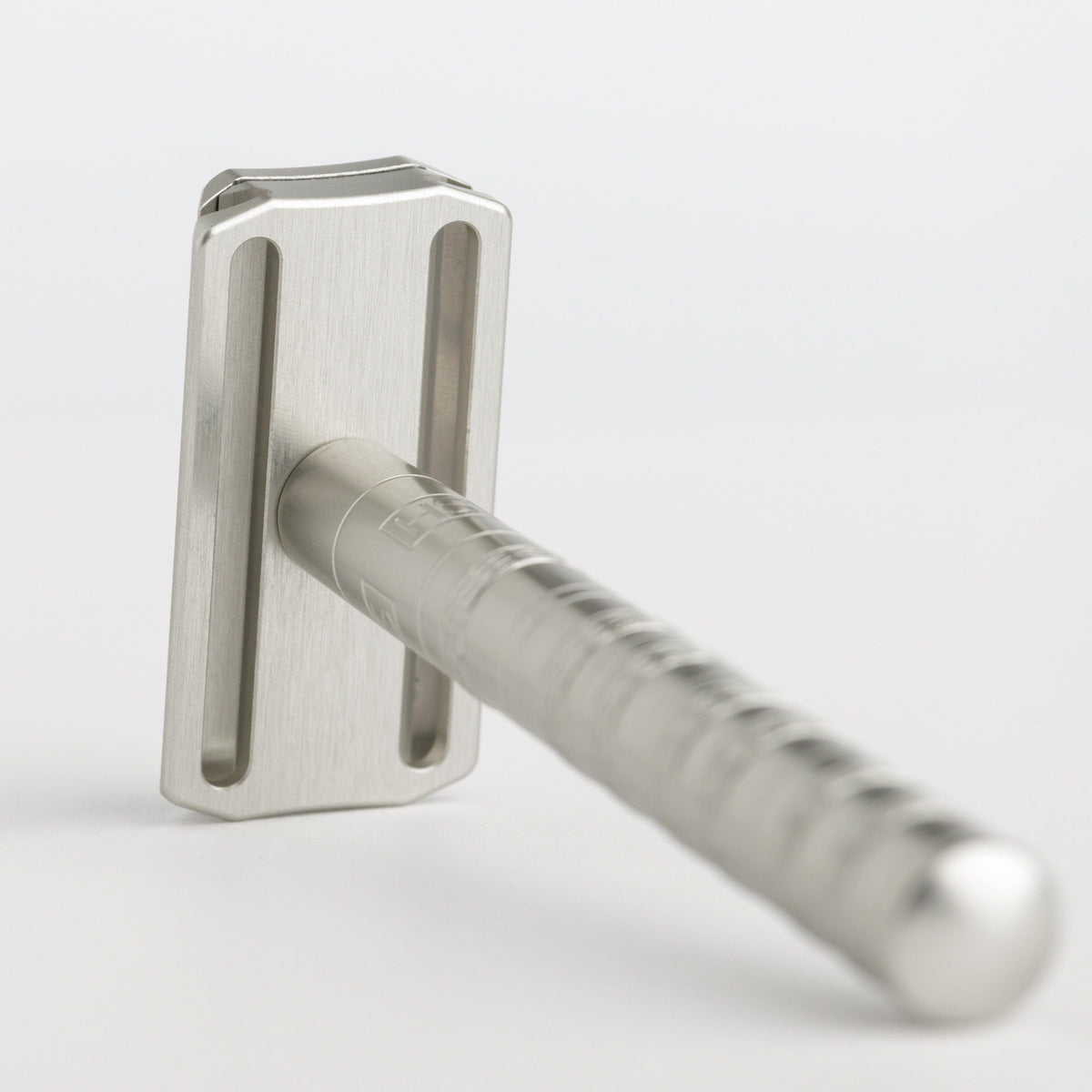 Henson Shaving [AL13-V2] Medium Safety Razor Pasteur Pharmacy