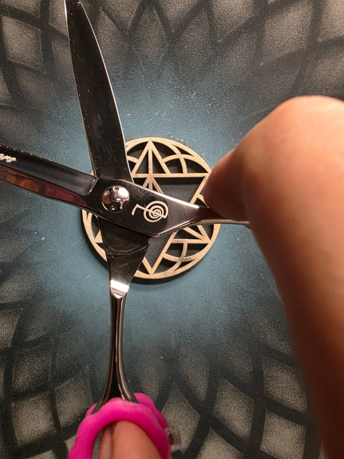 Reiki Shears - 7.5 Curved Axis Reiki Shears