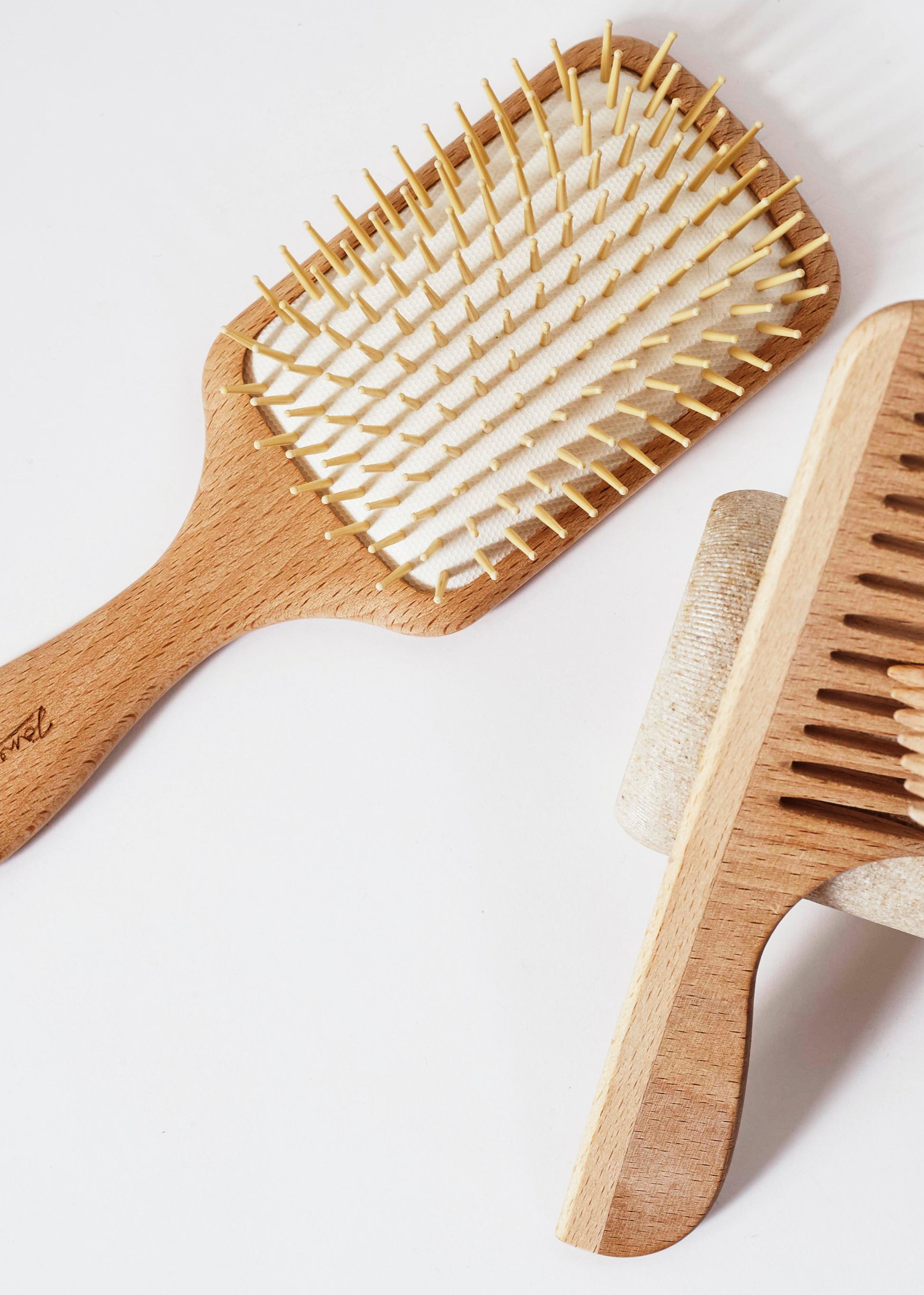 Janeke Wooden Paddle Brush – Anti-Static Beech Wood Brush for Long Hair & Extensions KOH-I-NOOR Beauty USA